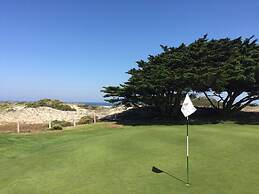 Sea Breeze Inn And Cottages