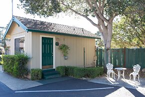 Sea Breeze Inn And Cottages