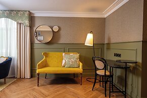 Elmbank York, Tapestry Collection by Hilton