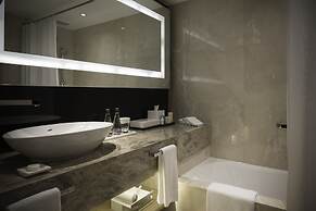 Gateway, Marco Polo Hotel