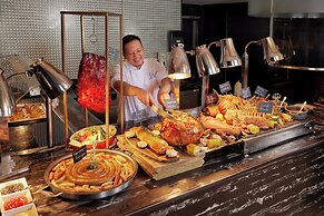 Gateway, Marco Polo Hotel