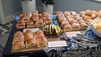 Palmera Inn and Suites