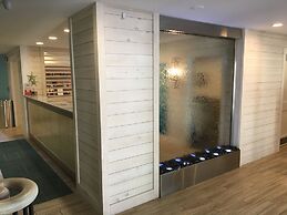 Palmera Inn and Suites