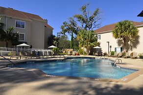 Palmera Inn and Suites