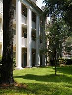 Palmera Inn and Suites