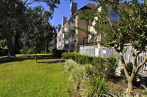 Palmera Inn and Suites