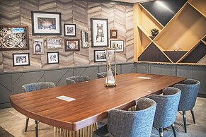 Delta Hotels by Marriott Cincinnati Sharonville