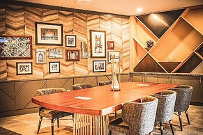 Delta Hotels by Marriott Cincinnati Sharonville