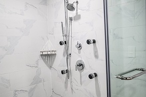 Delta Hotels by Marriott Cincinnati Sharonville