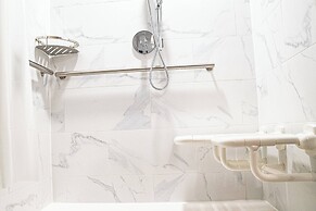 Delta Hotels by Marriott Cincinnati Sharonville