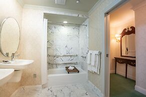 Bristol Hotel, Boutique Collection