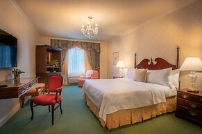 Bristol Hotel, Boutique Collection