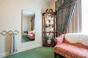 Bristol Hotel, Boutique Collection