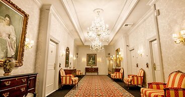 Bristol Hotel, Boutique Collection