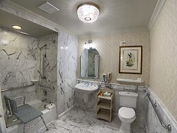 Bristol Hotel, Boutique Collection