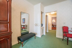 Bristol Hotel, Boutique Collection