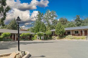 Mariposa Lodge