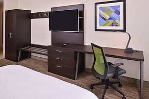 Holiday Inn Express & Suites Mall of America - MSP Airport, an IHG Hot