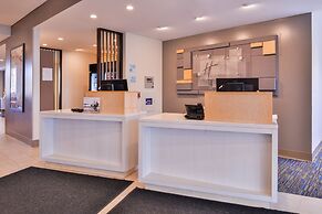 Holiday Inn Express & Suites Mall of America - MSP Airport by IHG