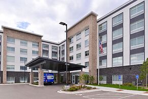 Holiday Inn Express & Suites Mall of America - MSP Airport by IHG