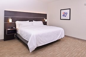 Holiday Inn Express & Suites Mall of America - MSP Airport by IHG