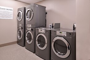 Holiday Inn Express & Suites Mall of America - MSP Airport by IHG