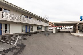 Motel 6 Butte, MT - Historic City Center