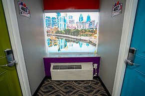 Philly Inn & Suites
