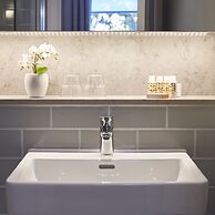 54 Queens Gate Hotel