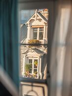 Handsome Hotel