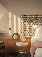 Handsome Hotel