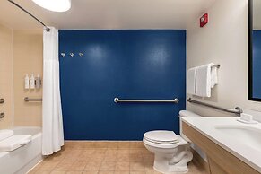 Spark by Hilton Orlando Universal Blvd