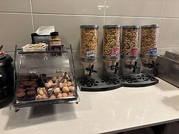 Super 8 by Wyndham Macleod Trail Calgary