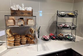 Super 8 by Wyndham Macleod Trail Calgary