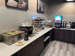 Super 8 by Wyndham Macleod Trail Calgary