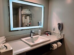 Super 8 by Wyndham Macleod Trail Calgary