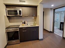 Super 8 by Wyndham Macleod Trail Calgary