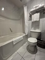 Super 8 by Wyndham Macleod Trail Calgary