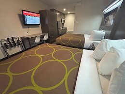 Super 8 by Wyndham Macleod Trail Calgary