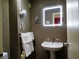 Hipotel Belgrand Edith Piaf