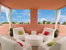 Hilton Vacation Club Crescent on South Beach Miami