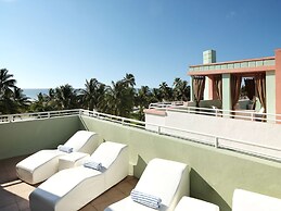 Hilton Vacation Club Crescent on South Beach Miami