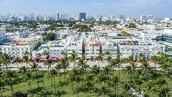 Hilton Vacation Club Crescent on South Beach Miami