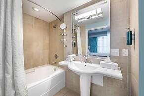 Hilton Vacation Club Crescent on South Beach Miami