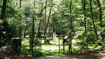 Château Jeanne & the Forest - Château de Montvillargenne