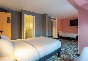 B&B HOTEL Chartres Centre Cathédrale