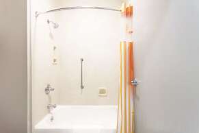 La Quinta Inn & Suites by Wyndham Jackson Airport