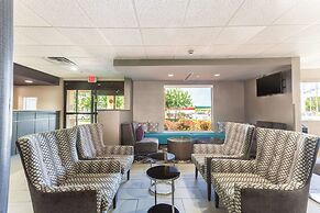 La Quinta Inn & Suites by Wyndham Jackson Airport