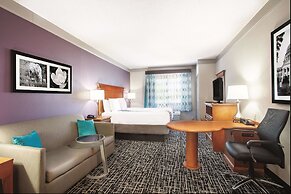 La Quinta Inn & Suites by Wyndham Jackson Airport