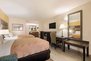 Quality Inn & Suites near Lake Oconee